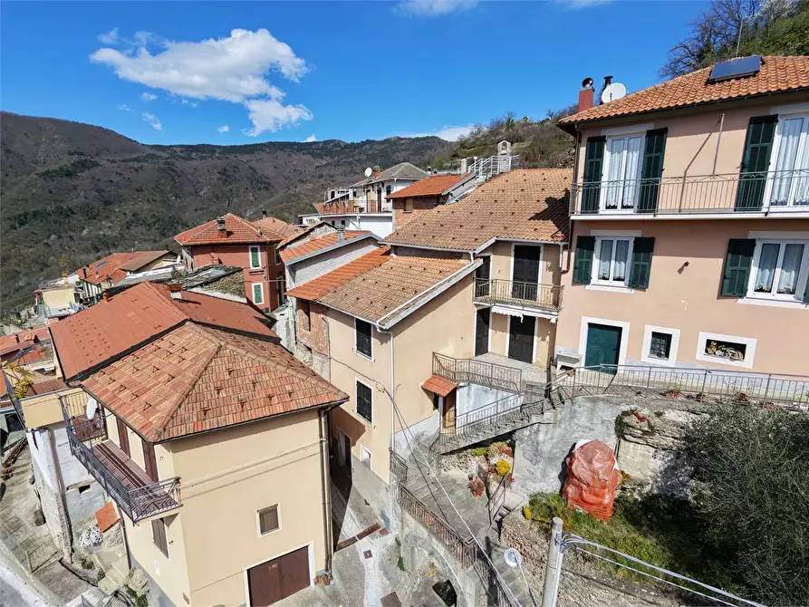 Immagine 1 di Casa indipendente in vendita  in Via Enrico Toti 10 a Armo