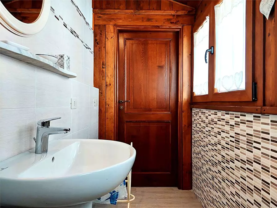 Immagine 30 di Casa indipendente in vendita  in Via Pelazza  38-40 a Ormea