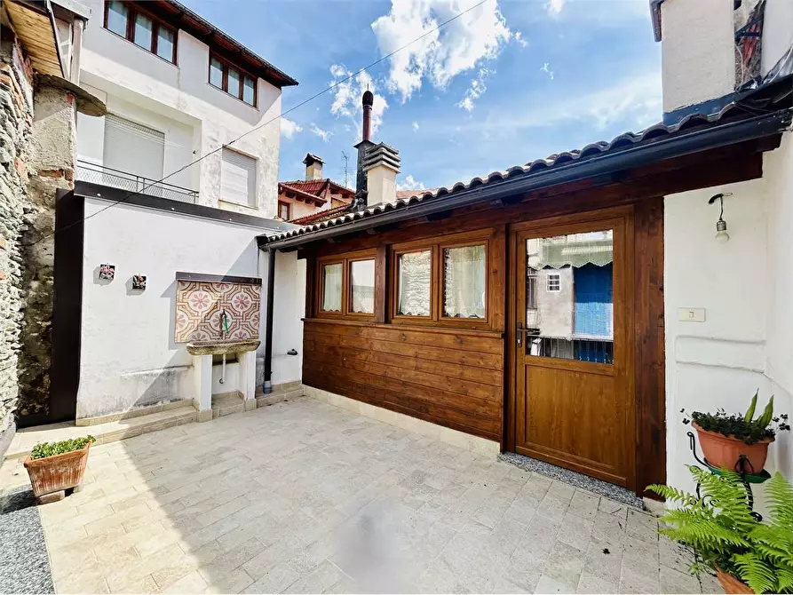 Immagine 1 di Casa indipendente in vendita  in Via Pelazza  38-40 a Ormea
