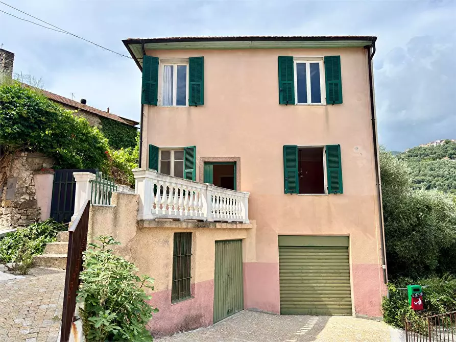 Immagine 3 di Casa indipendente in vendita  in Piazza Pietro Verano a Chiusavecchia