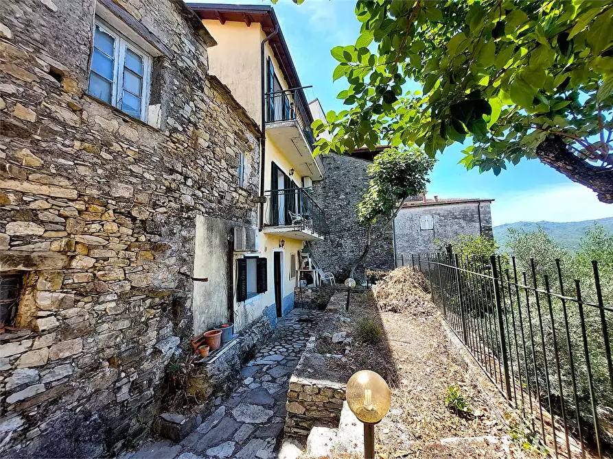 Immagine 4 di Stabile in vendita  in Via Umberto I  11 a Chiusanico