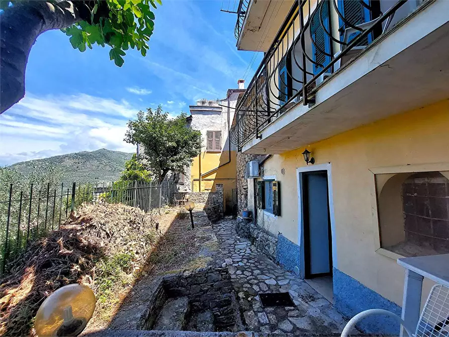 Immagine 5 di Stabile in vendita  in Via Umberto I  11 a Chiusanico