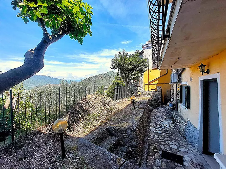 Immagine 6 di Stabile in vendita  in Via Umberto I  11 a Chiusanico