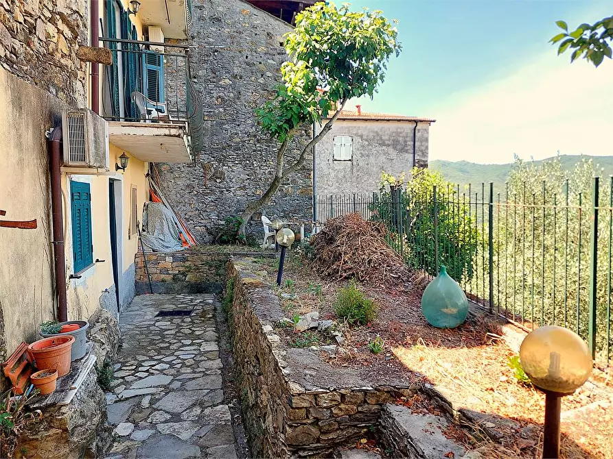 Immagine 3 di Stabile in vendita  in Via Umberto I  11 a Chiusanico