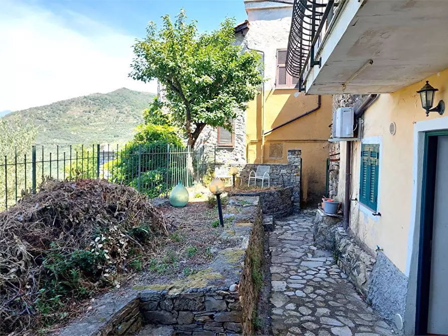Immagine 9 di Stabile in vendita  in Via Umberto I  11 a Chiusanico