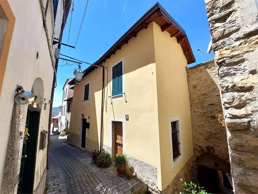 Immagine 1 di Stabile in vendita  in Via Umberto I  11 a Chiusanico
