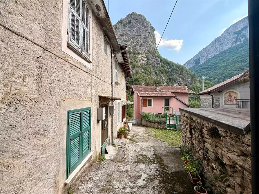 Immagine 26 di Trilocale in vendita  in Ponte di Nava 98 a Ormea