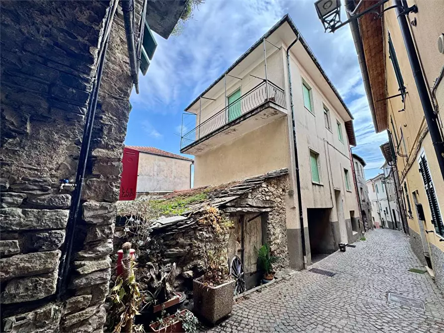 Immagine 1 di Casa indipendente in vendita  in Via Federico Bianco di San Secondo 36 a Aurigo