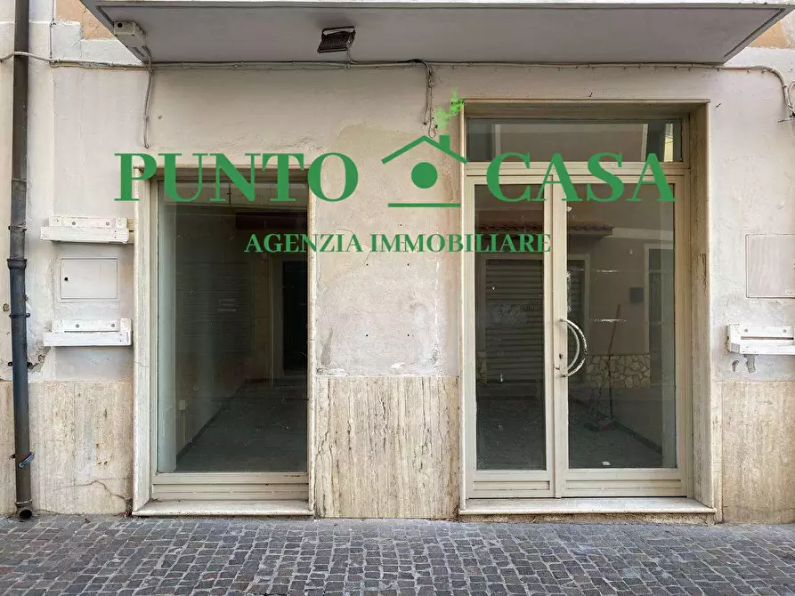 Immagine 1 di Magazzino in affitto  in Via Francesco Fiorentino a Lamezia Terme
