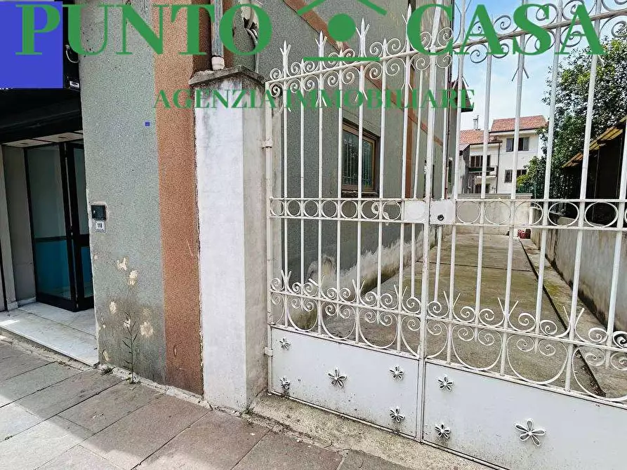 Immagine 12 di Negozio in affitto  in Corso eroi Di Sapri a Lamezia Terme