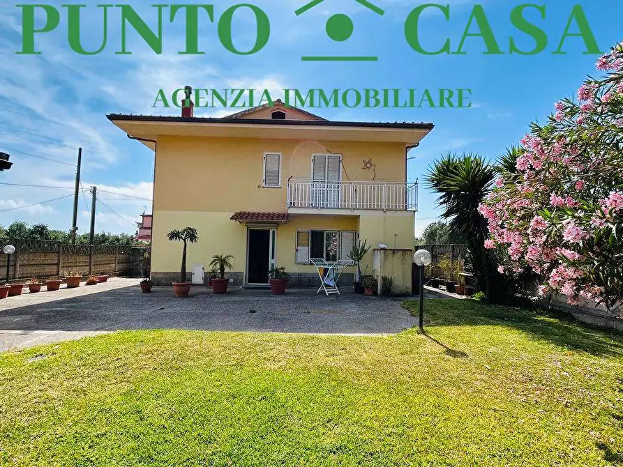 Immagine 1 di Casa bifamiliare in vendita  in Viale San Bruno a Lamezia Terme