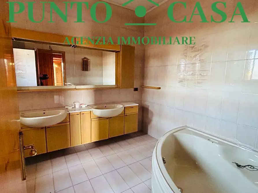 Immagine 15 di Stabile in vendita  in Via Papa Luciani  39 a San Pietro A Maida