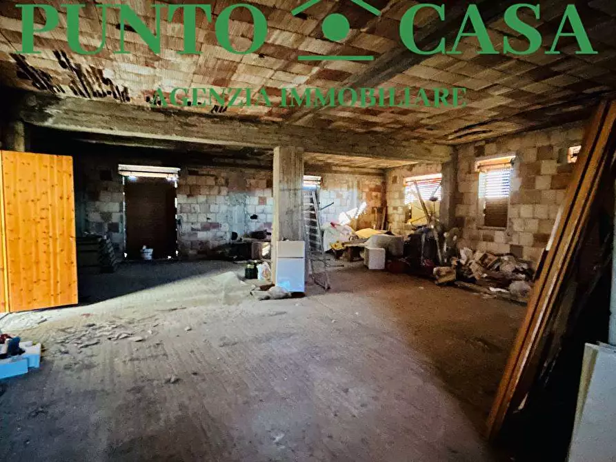 Immagine 40 di Stabile in vendita  in Via Papa Luciani  39 a San Pietro A Maida