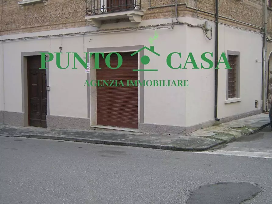 Immagine 1 di Magazzino in affitto  in Via della libertà a Lamezia Terme