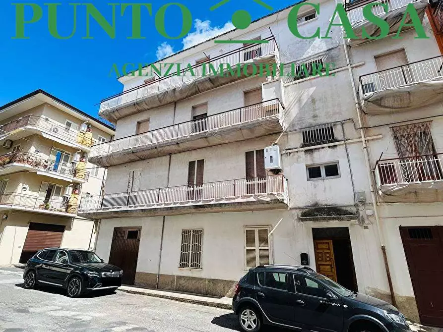 Immagine 1 di Stabile in vendita  in Via Zanotti Bianco a Lamezia Terme