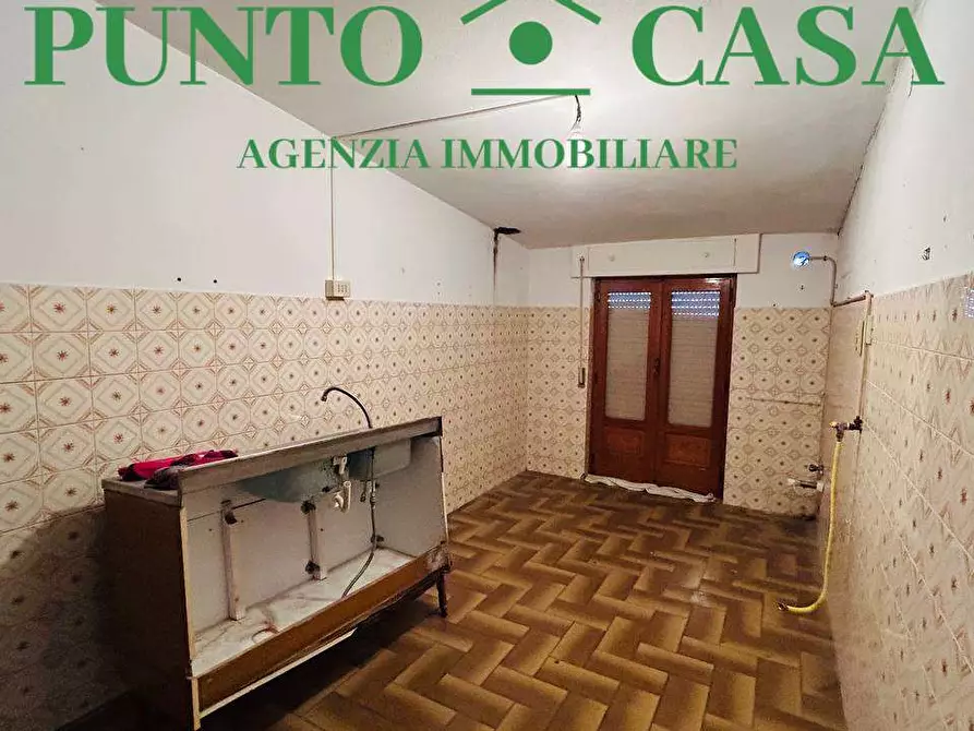 Immagine 15 di Stabile in vendita  in Via Zanotti Bianco a Lamezia Terme