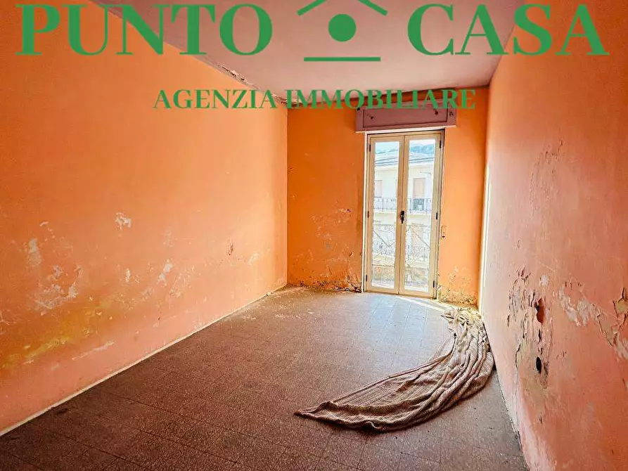 Immagine 3 di Stabile in vendita  in Via delle Terme  a Lamezia Terme