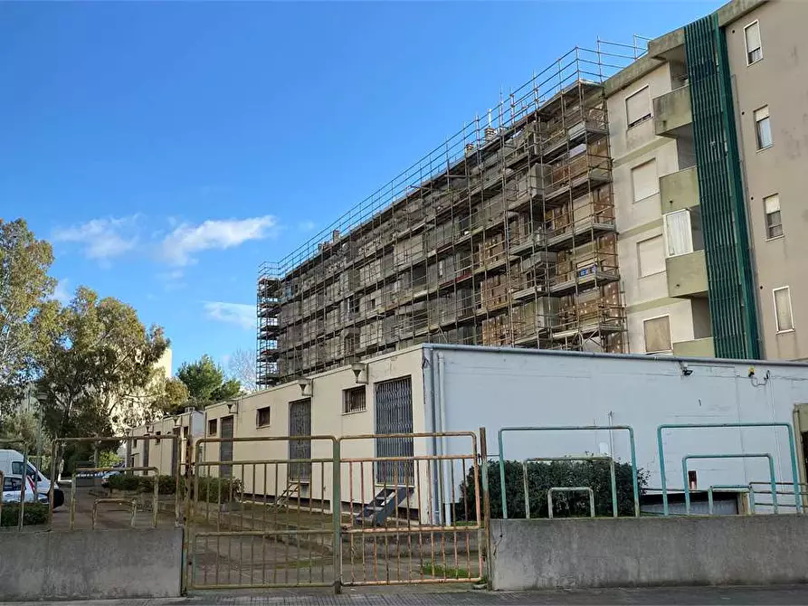 Immagine 13 di Negozio in vendita  a Assemini