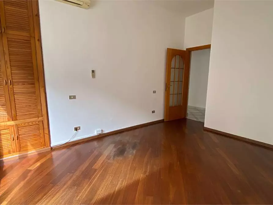 Immagine 14 di Ufficio in affitto  a Cagliari