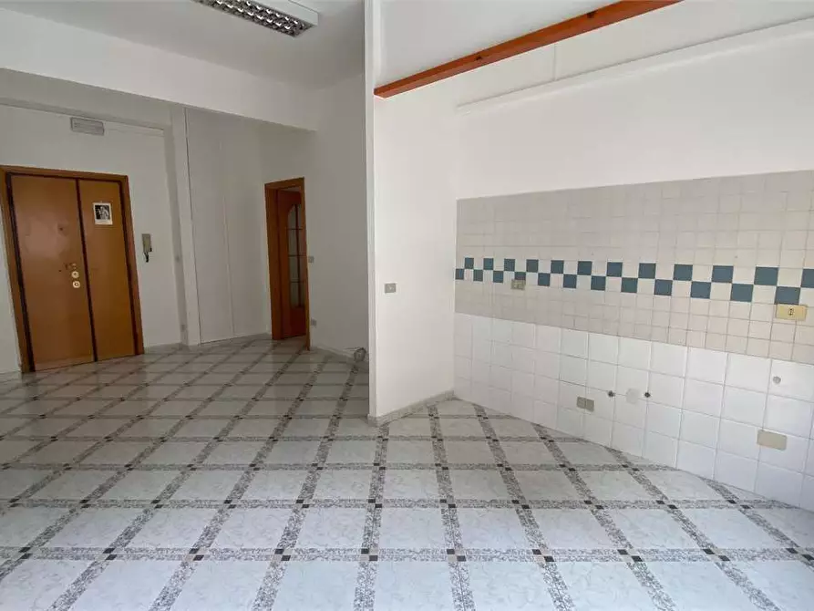 Immagine 6 di Ufficio in affitto  a Cagliari