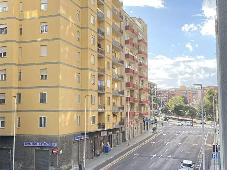 Immagine 10 di Ufficio in affitto  a Cagliari