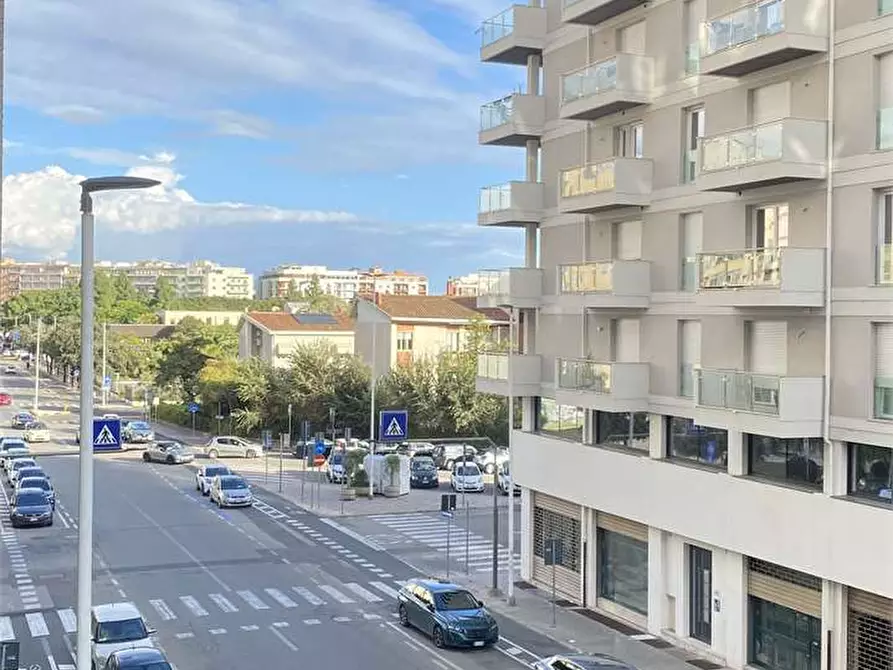 Immagine 11 di Ufficio in affitto  a Cagliari