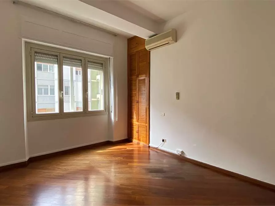 Immagine 15 di Ufficio in affitto  a Cagliari