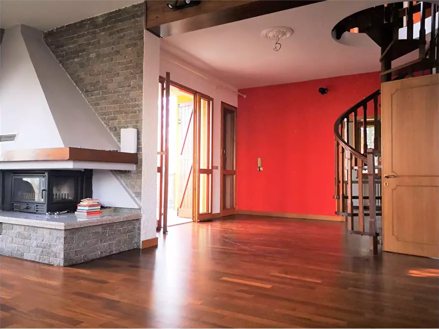 Immagine 5 di Villa in vendita  a Quattro Castella