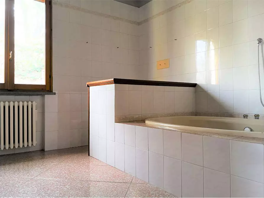 Immagine 11 di Villa in vendita  a Quattro Castella