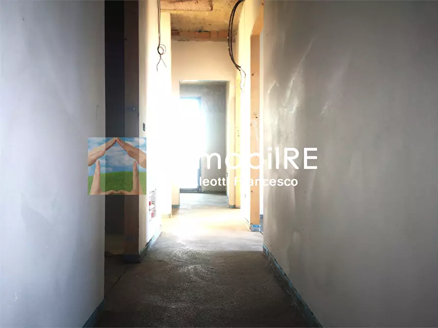 Immagine 11 di Attico in vendita  a Reggio Nell'emilia