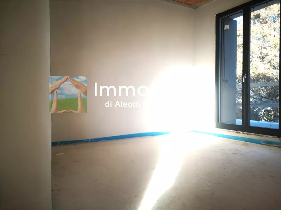 Immagine 11 di Appartamento in vendita  a Reggio Nell'emilia