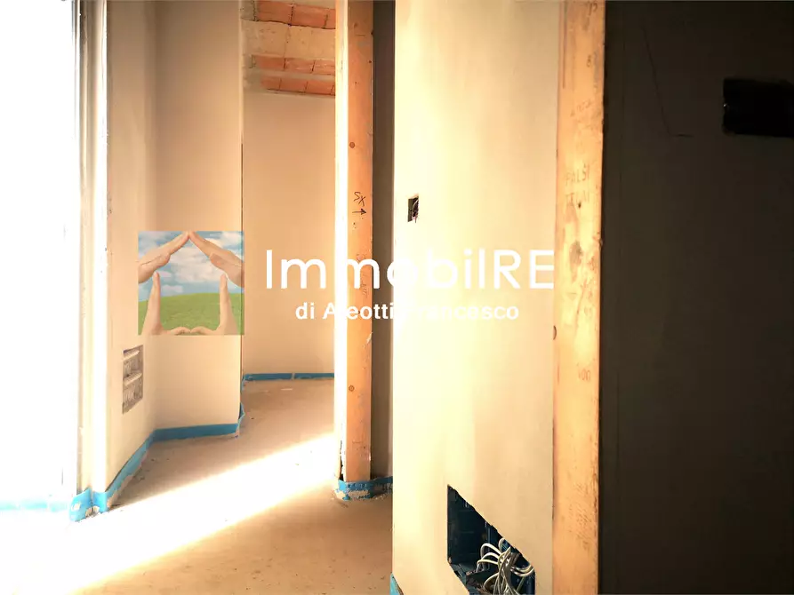 Immagine 10 di Appartamento in vendita  a Reggio Nell'emilia