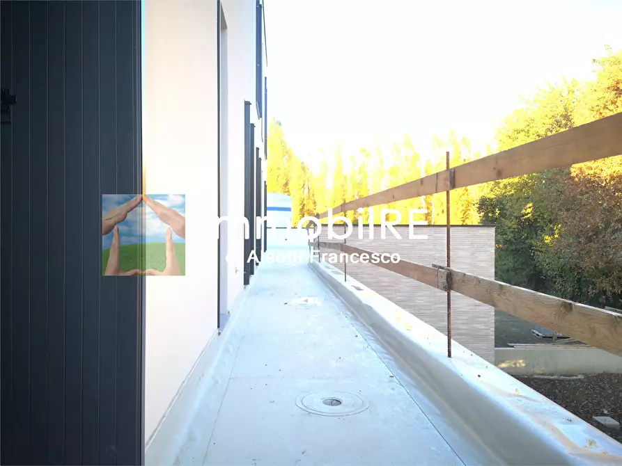 Immagine 17 di Appartamento in vendita  a Reggio Nell'emilia