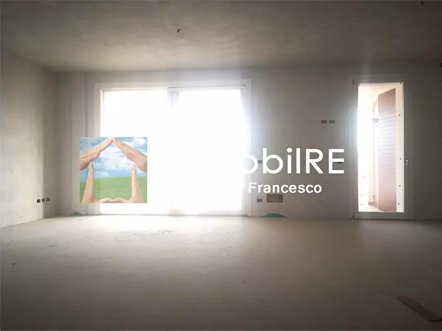 Immagine 5 di Appartamento in vendita  a Reggio Nell'emilia