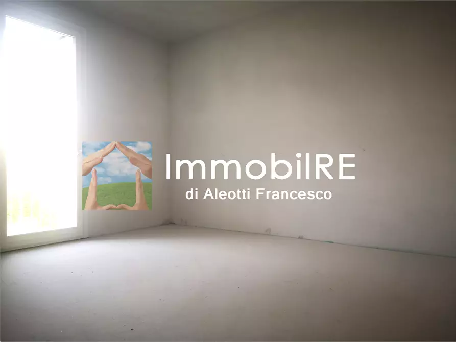 Immagine 9 di Appartamento in vendita  a Reggio Nell'emilia