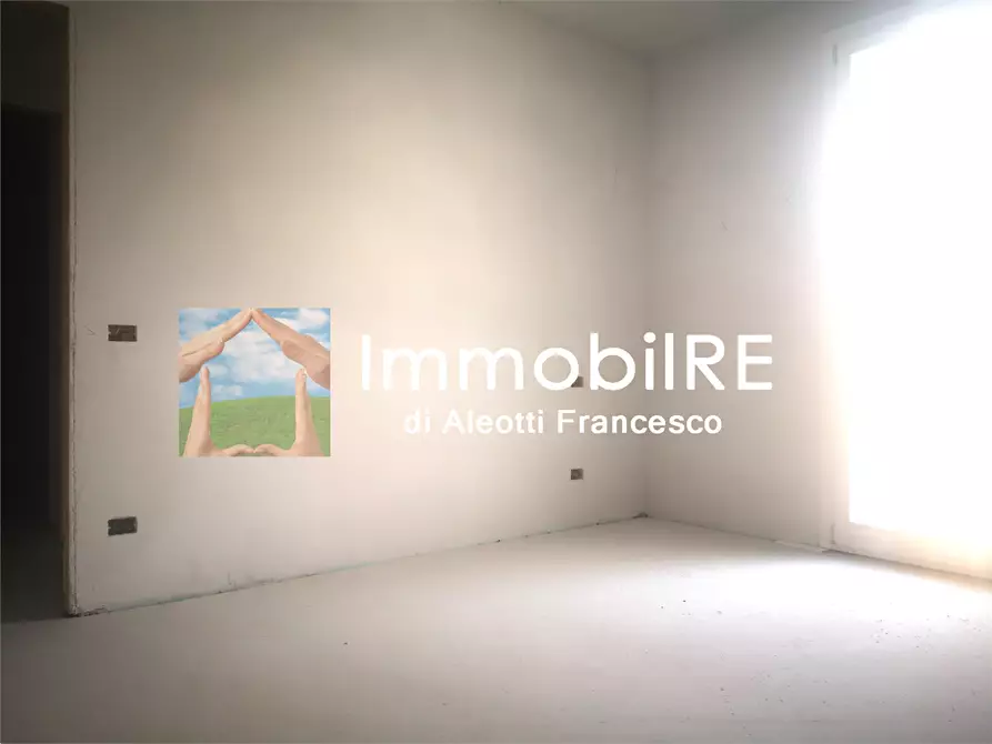 Immagine 12 di Appartamento in vendita  a Reggio Nell'emilia