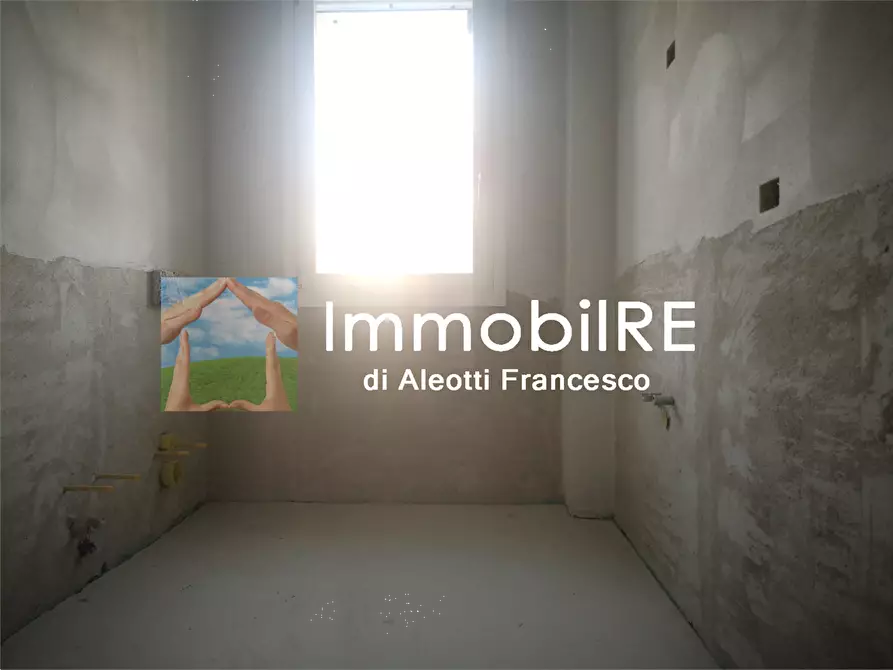 Immagine 15 di Appartamento in vendita  a Reggio Nell'emilia