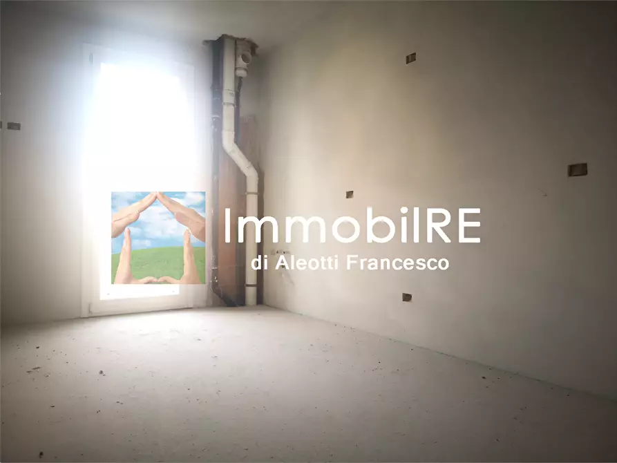 Immagine 17 di Appartamento in vendita  a Reggio Nell'emilia