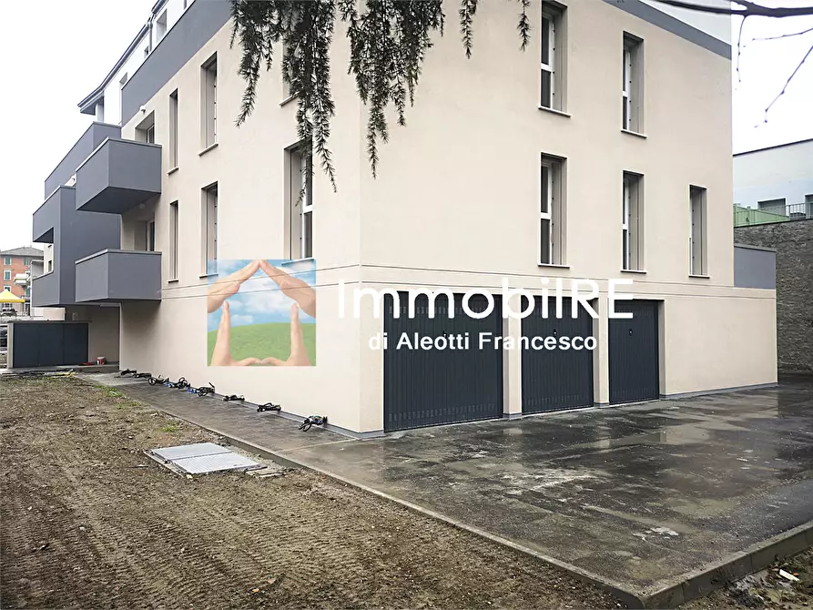 Immagine 4 di Appartamento in vendita  a Reggio Nell'emilia