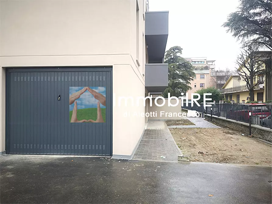 Immagine 3 di Appartamento in vendita  a Reggio Nell'emilia