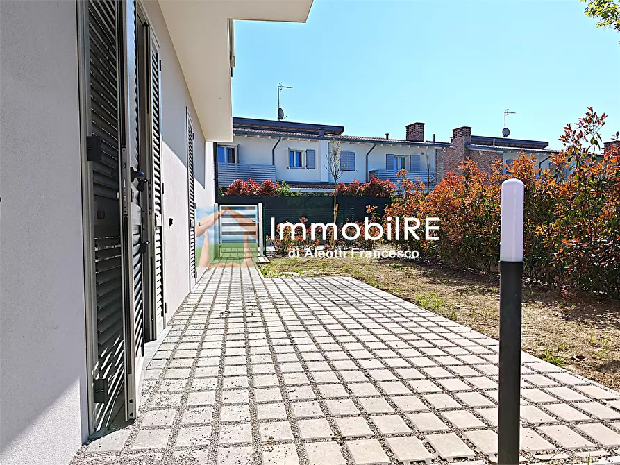 Immagine 3 di Appartamento in vendita  a Reggio Nell'emilia