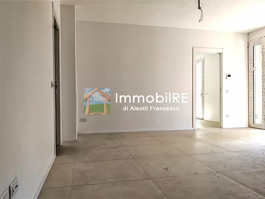 Immagine 9 di Appartamento in vendita  a Reggio Nell'emilia