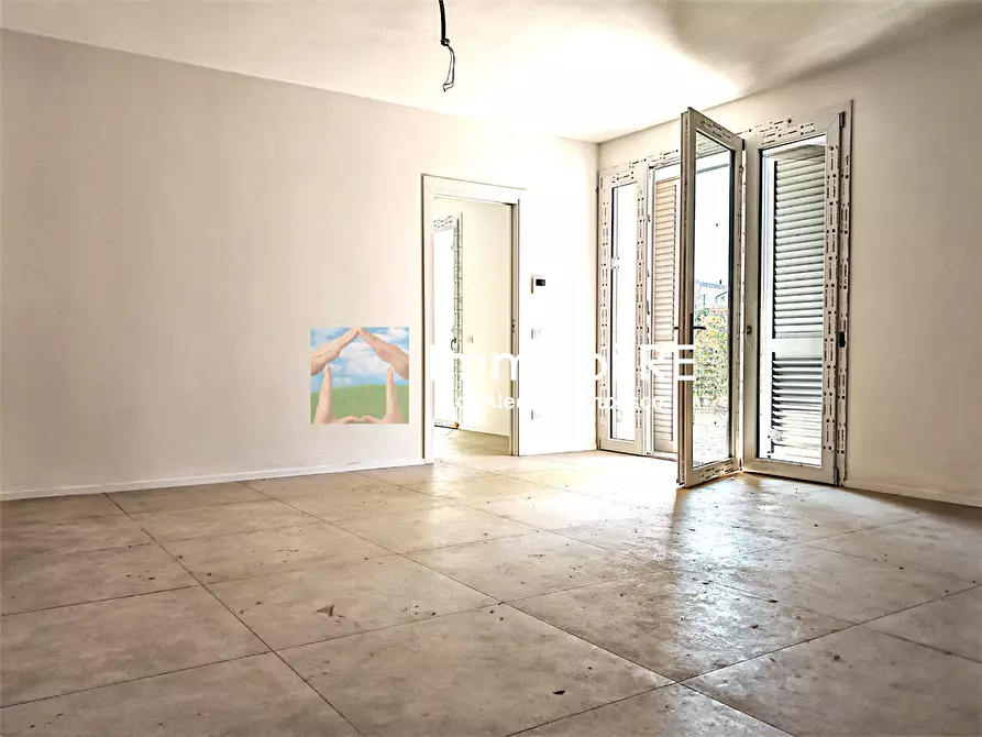 Immagine 8 di Appartamento in vendita  a Reggio Nell'emilia