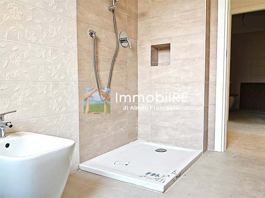 Immagine 19 di Appartamento in vendita  a Reggio Nell'emilia