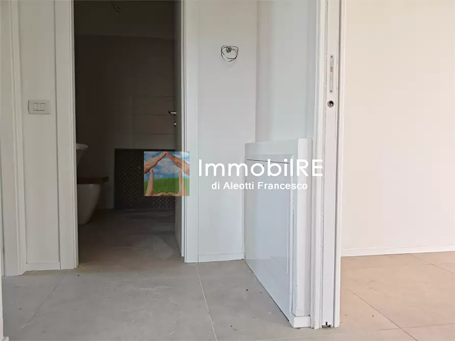 Immagine 13 di Appartamento in vendita  a Reggio Nell'emilia