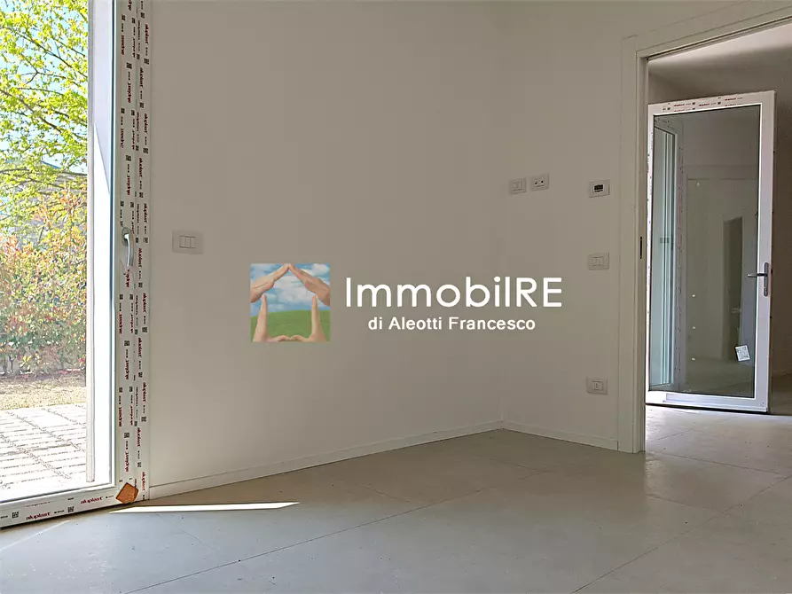 Immagine 12 di Appartamento in vendita  a Reggio Nell'emilia