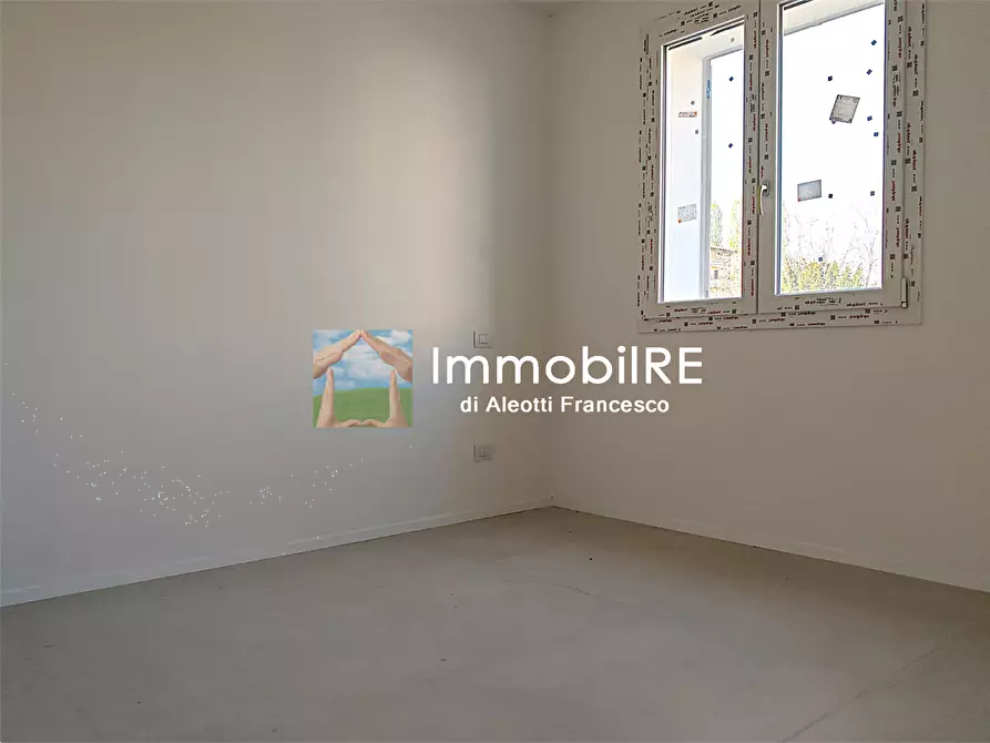 Immagine 14 di Appartamento in vendita  a Reggio Nell'emilia