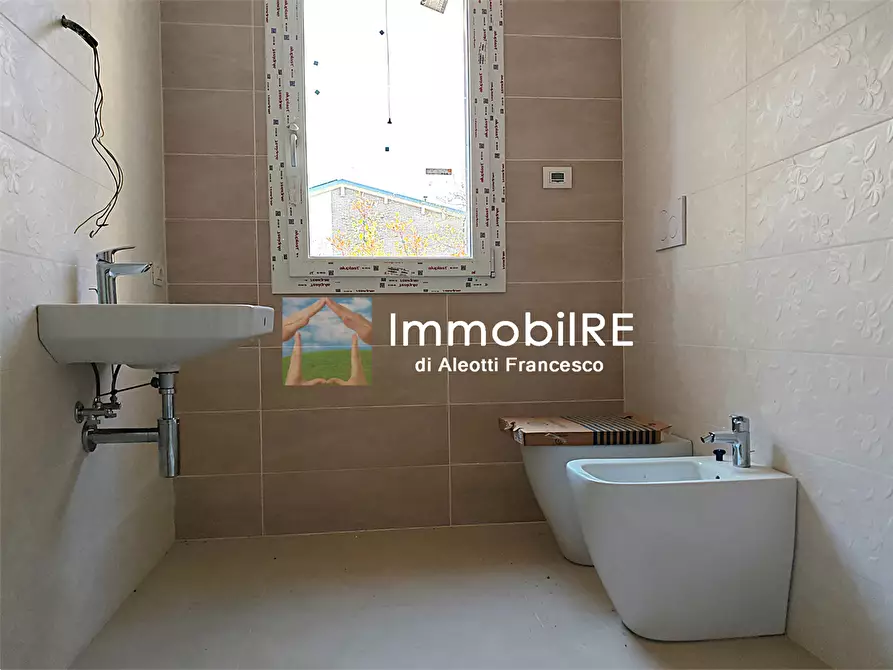 Immagine 18 di Appartamento in vendita  a Reggio Nell'emilia