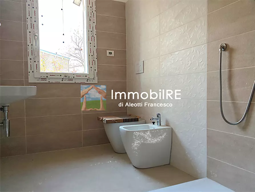 Immagine 17 di Appartamento in vendita  a Reggio Nell'emilia