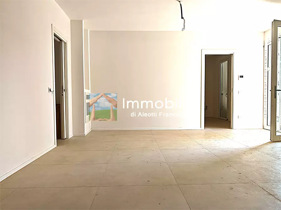 Immagine 10 di Appartamento in vendita  a Reggio Nell'emilia